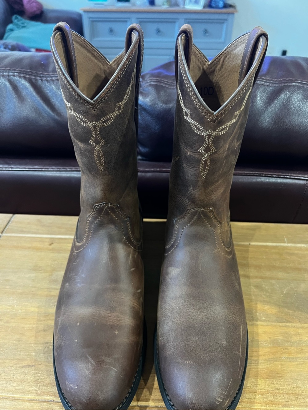 Ariat Heritage Roper western boots in “Distressed Brown”  size 10D